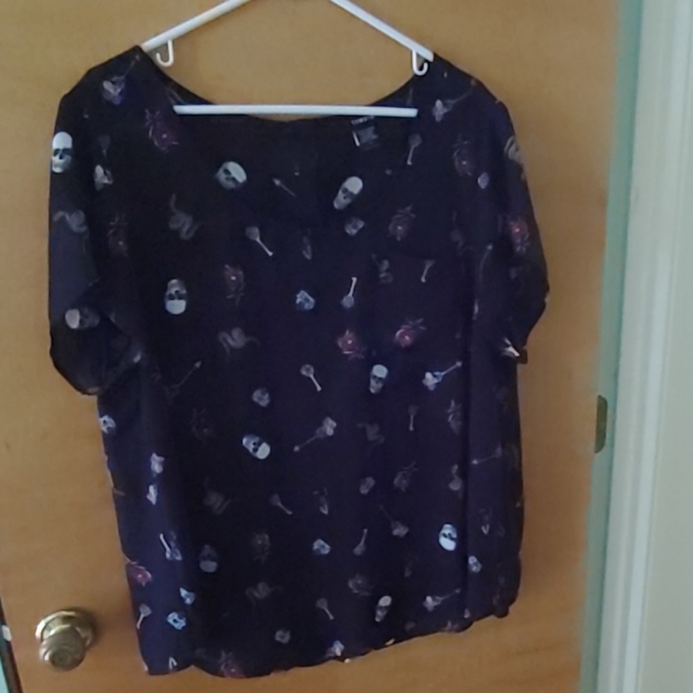 Skull/Snake Top